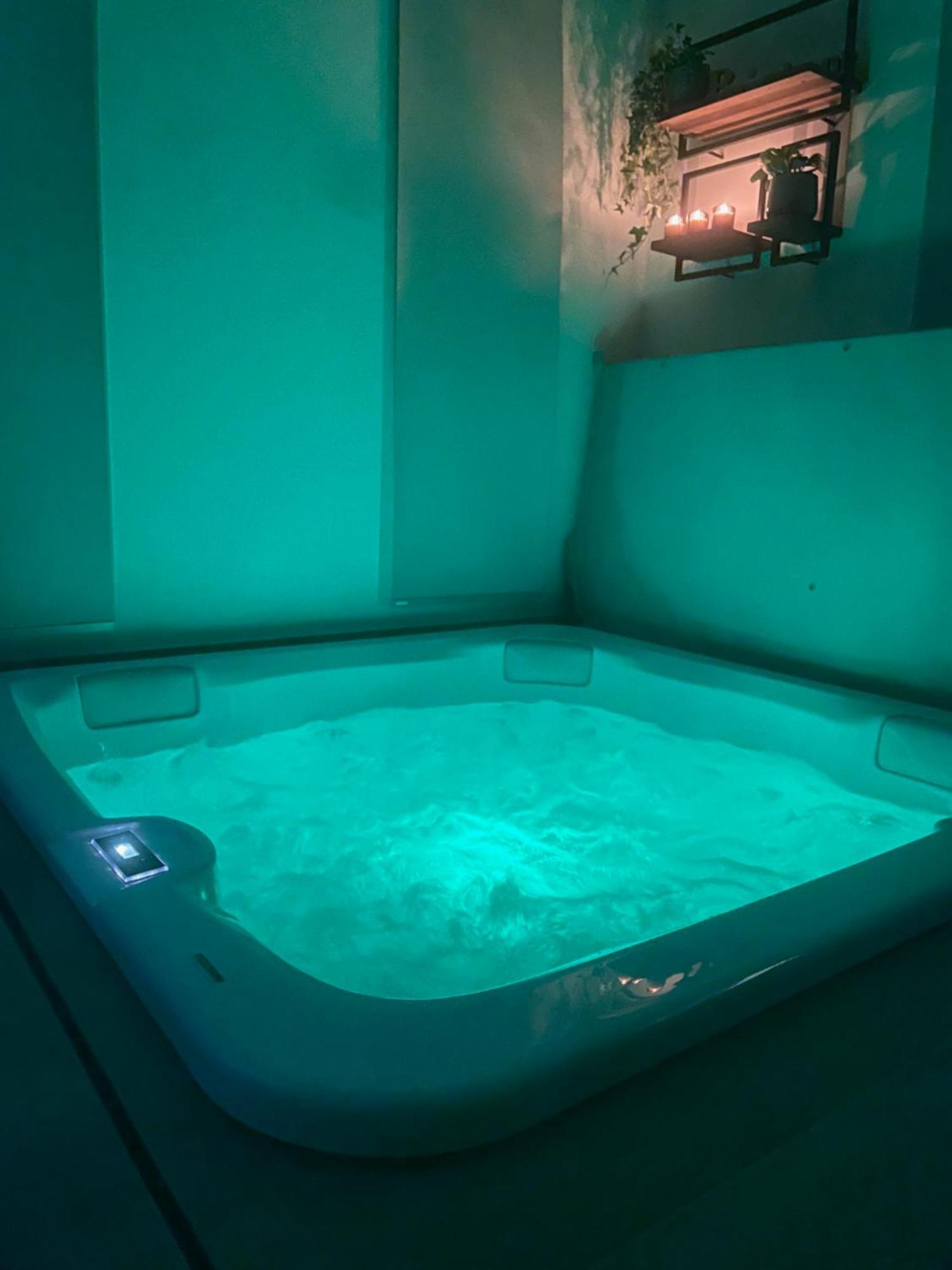 Logement Avec Jacuzzi ฌูกา ภายนอก รูปภาพ